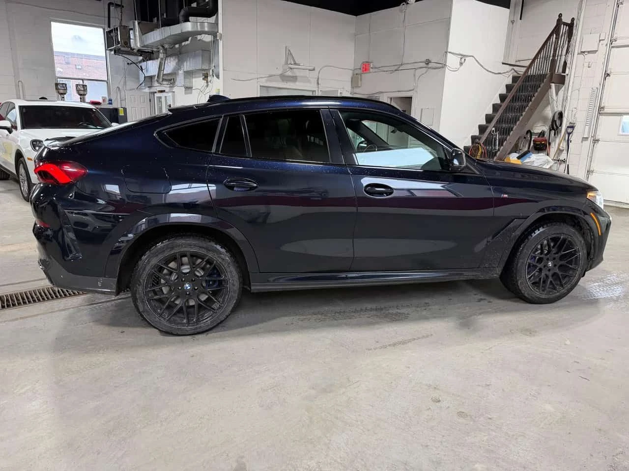 BMW X6 * M50i * LASER * PANO * H/K * ПОДГРЕВИ * 360 , снимка 3 - Автомобили и джипове - 54161969