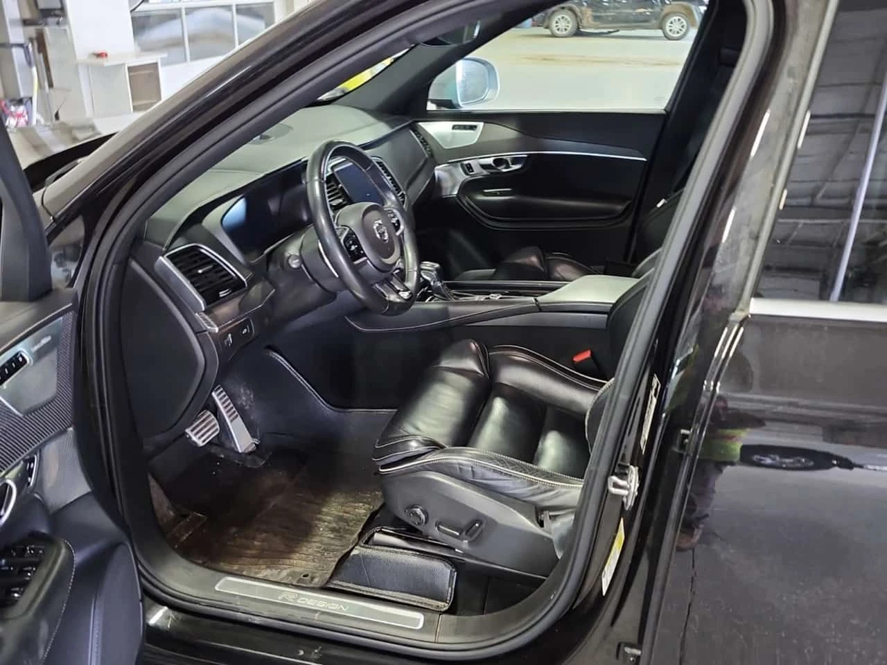 Volvo Xc90 * R DESIGN * ПАНОРАМА* 360 КАМЕРА* , снимка 5 - Автомобили и джипове - 54268622