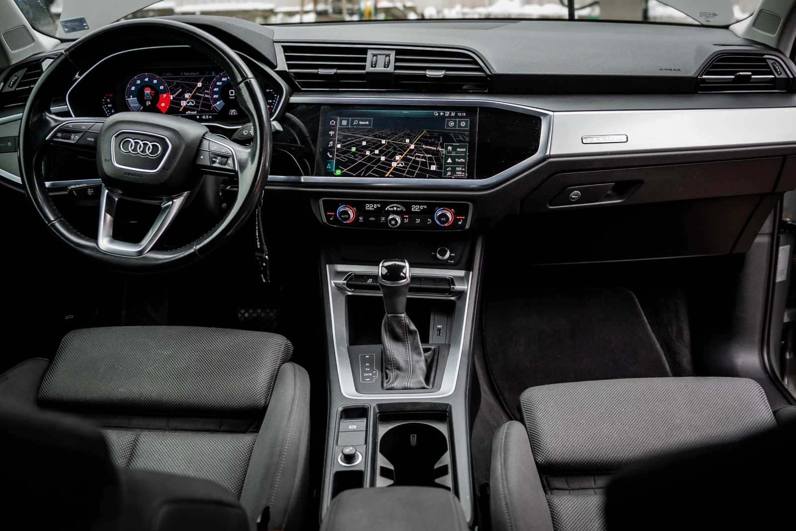 Audi Q3, снимка 6 - Автомобили и джипове - 54371702
