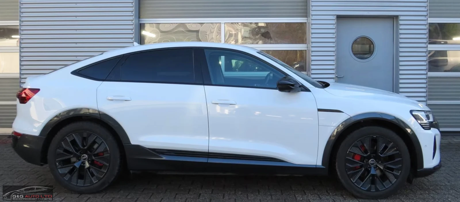 Audi Q8 50/SPORTBACK/340HP/QUATTRO/BLACK/MATRIX/CAM/374q, снимка 2 - Автомобили и джипове - 54781487