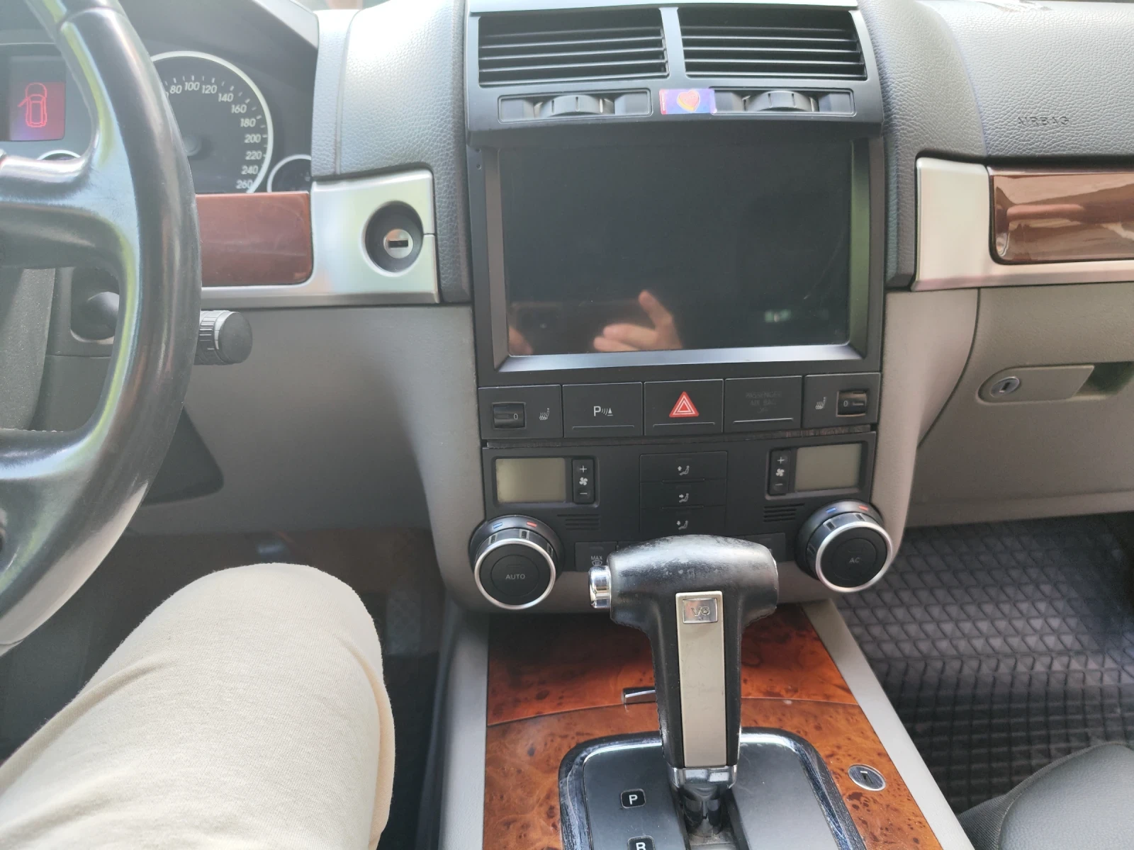 VW Touareg, снимка 9 - Автомобили и джипове - 54873754