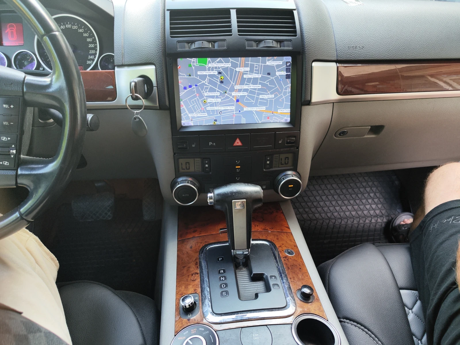 VW Touareg, снимка 11 - Автомобили и джипове - 54873754