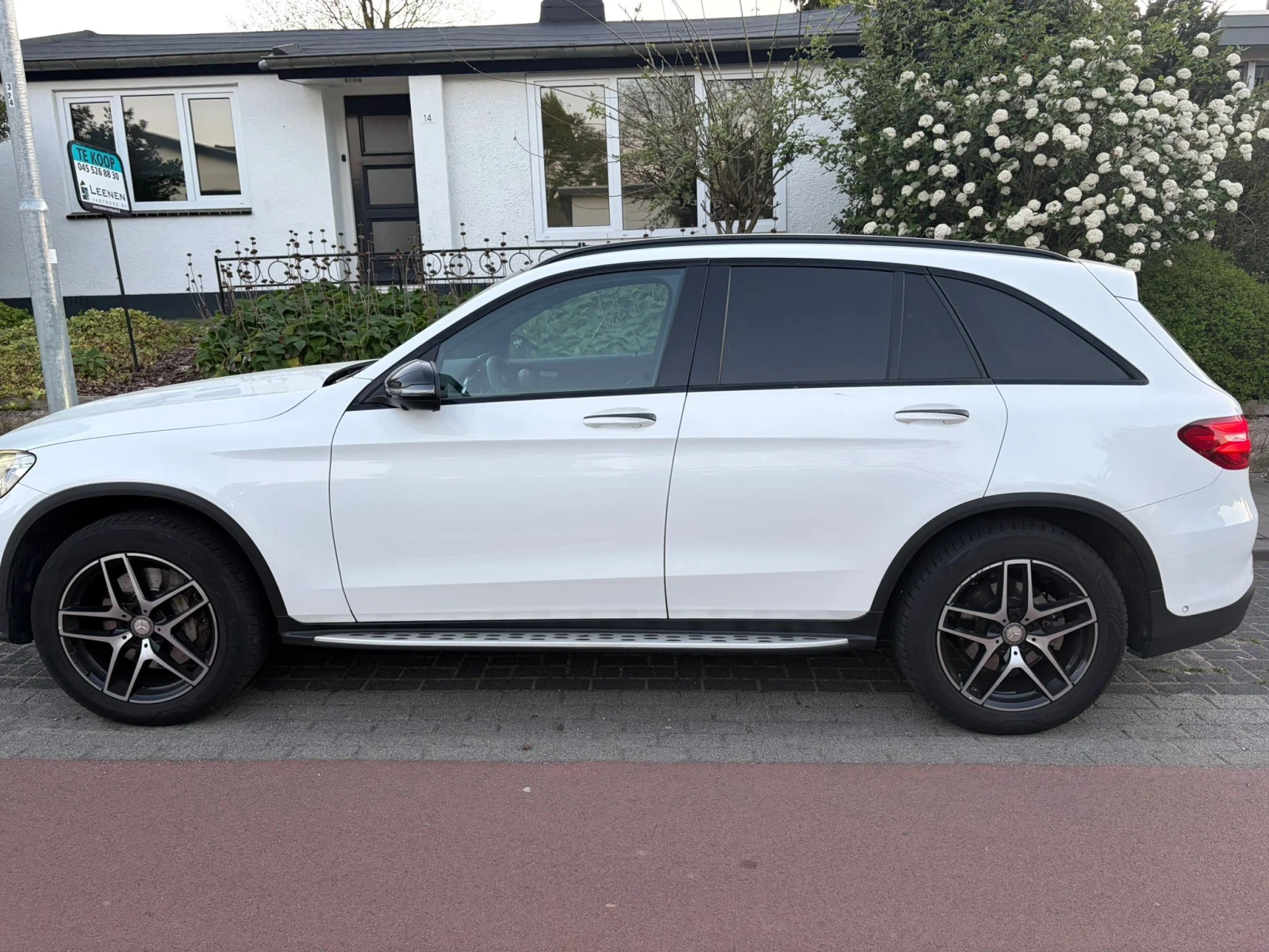 Mercedes-Benz GLC 250 D AMG PAKET PANO 360 BURMEISTER DISTRONIC, снимка 4 - Автомобили и джипове - 55154293