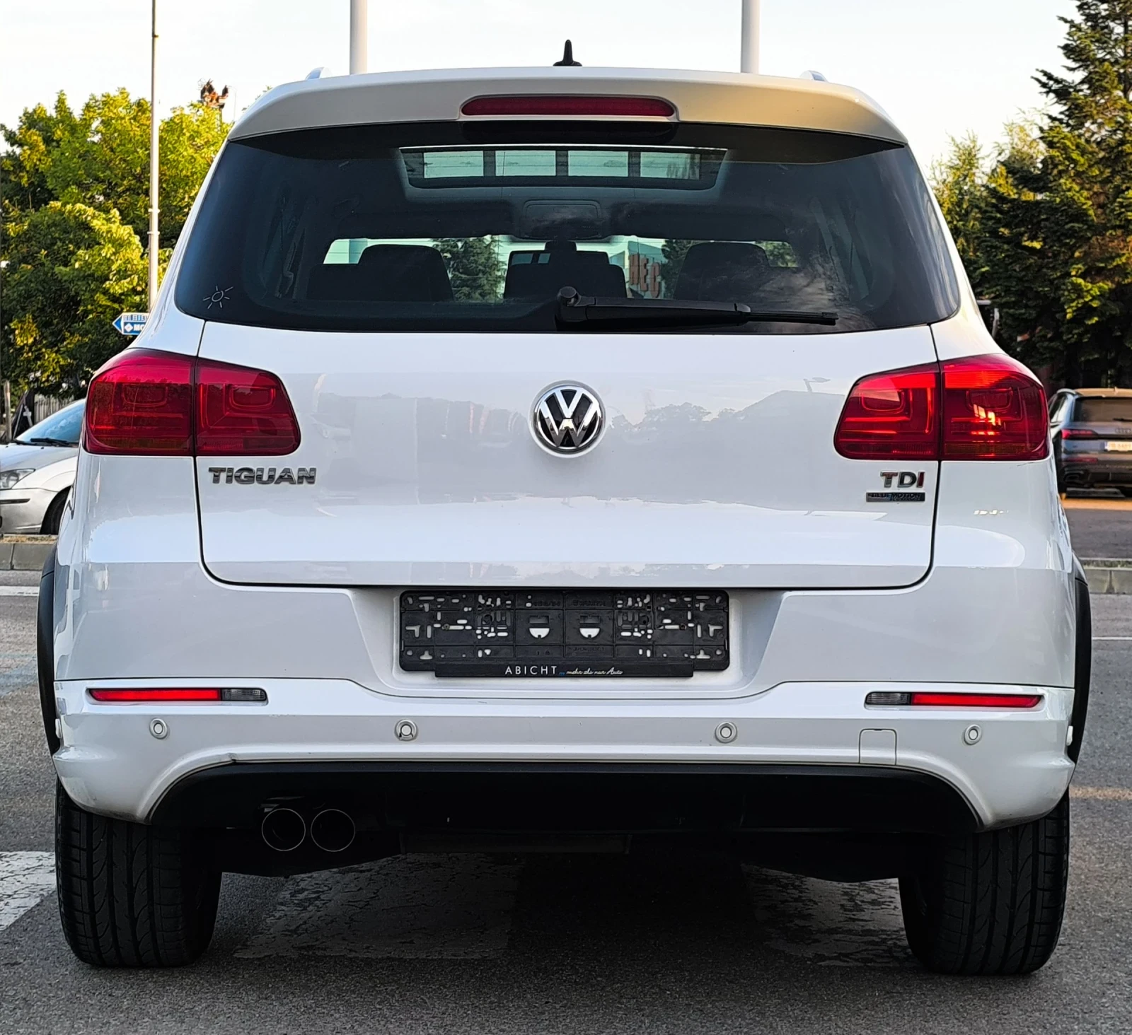 VW Tiguan 2.0TDI R-LINE ПАНОРАМА ГЕРМАНИЯ, снимка 5 - Автомобили и джипове - 55304021