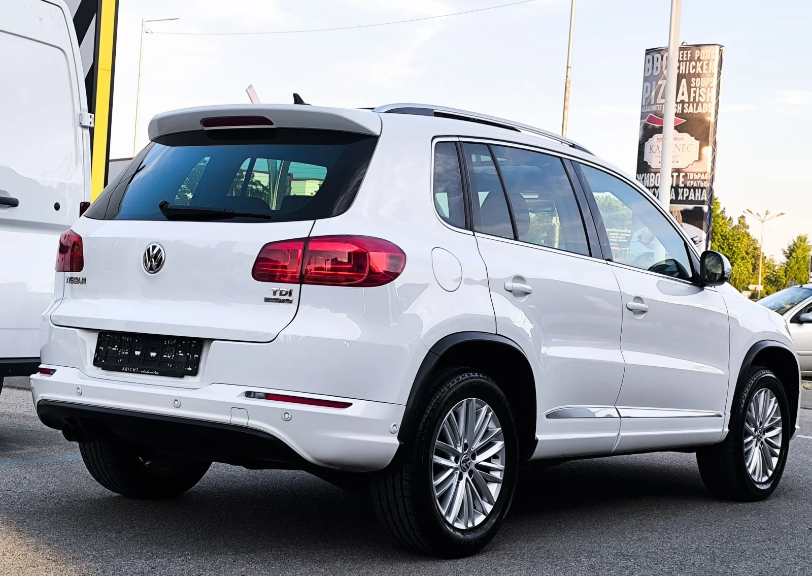 VW Tiguan 2.0TDI R-LINE ПАНОРАМА ГЕРМАНИЯ, снимка 4 - Автомобили и джипове - 55304021