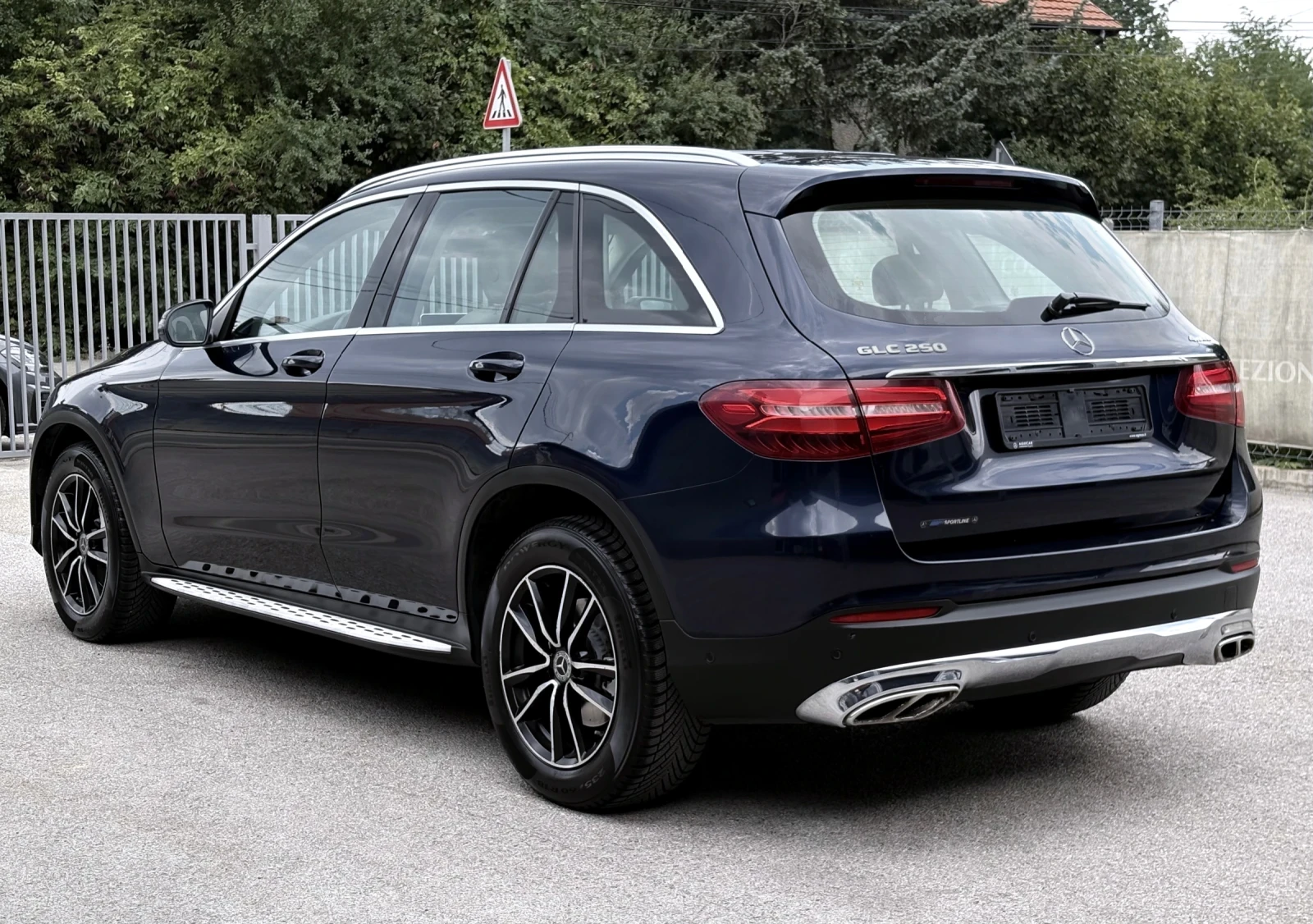 Mercedes-Benz GLC 250 4MATIC, FULL LED INTELLIGENT, DYNAMIC DRIVE, снимка 4 - Автомобили и джипове - 55977001