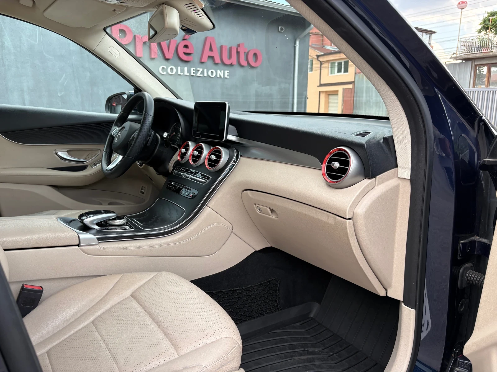 Mercedes-Benz GLC 250 4MATIC, FULL LED INTELLIGENT, DYNAMIC DRIVE, снимка 10 - Автомобили и джипове - 55977001