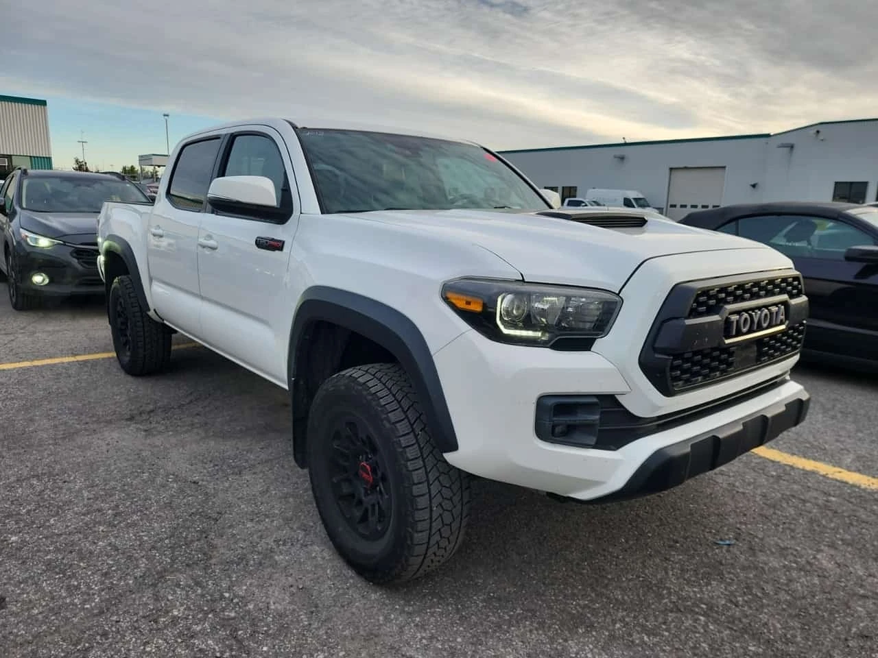 Toyota Tacoma * TRD OFF ROAD CREW CAB SHORT BED * , снимка 2 - Автомобили и джипове - 56255539