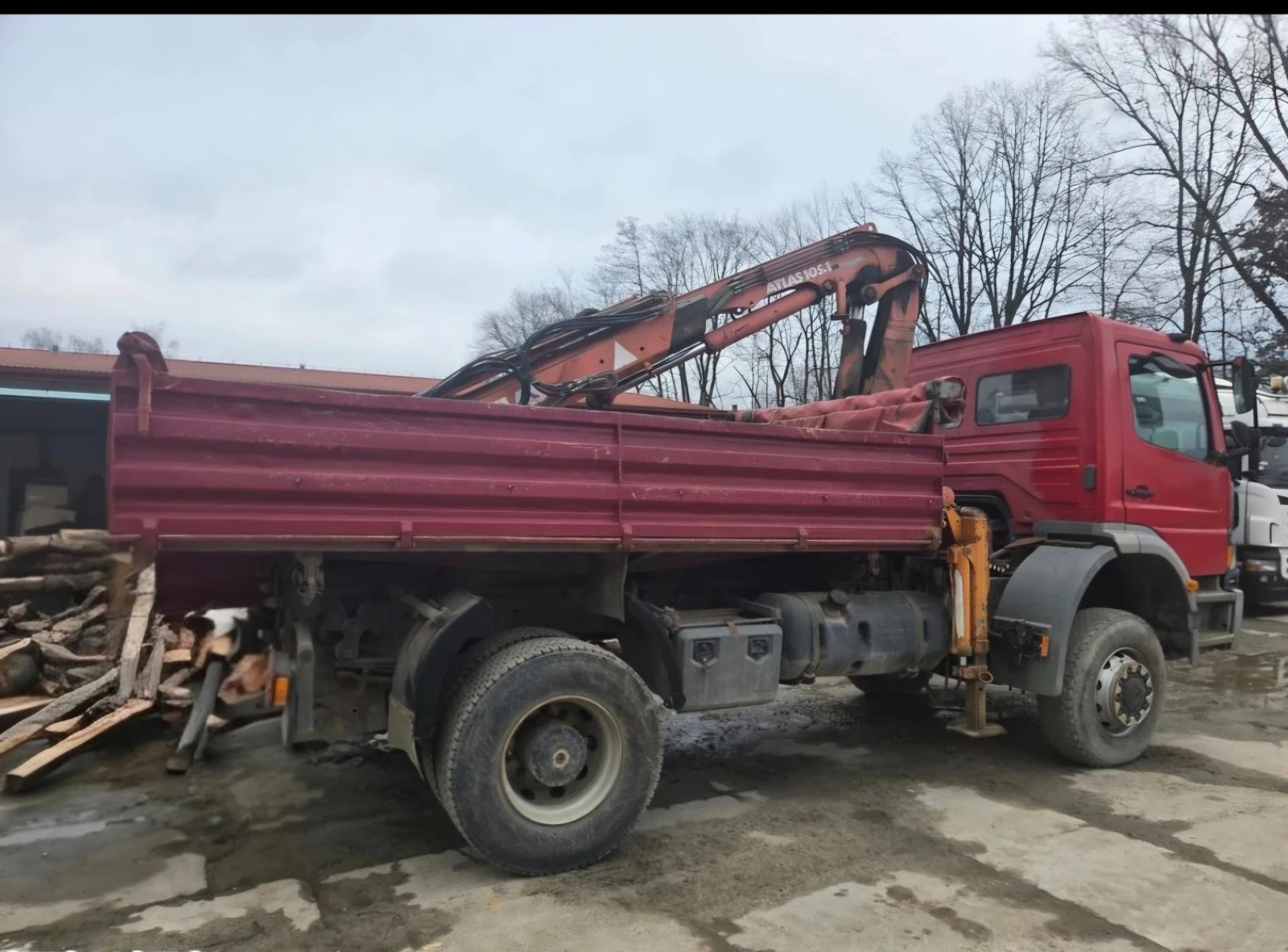 Mercedes-Benz Atego 1828 4x4 тристранен самосвал + кран  - изображение 3