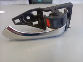 Дръжка врата задна дясна вътрешна Тойота Рав4 (1)