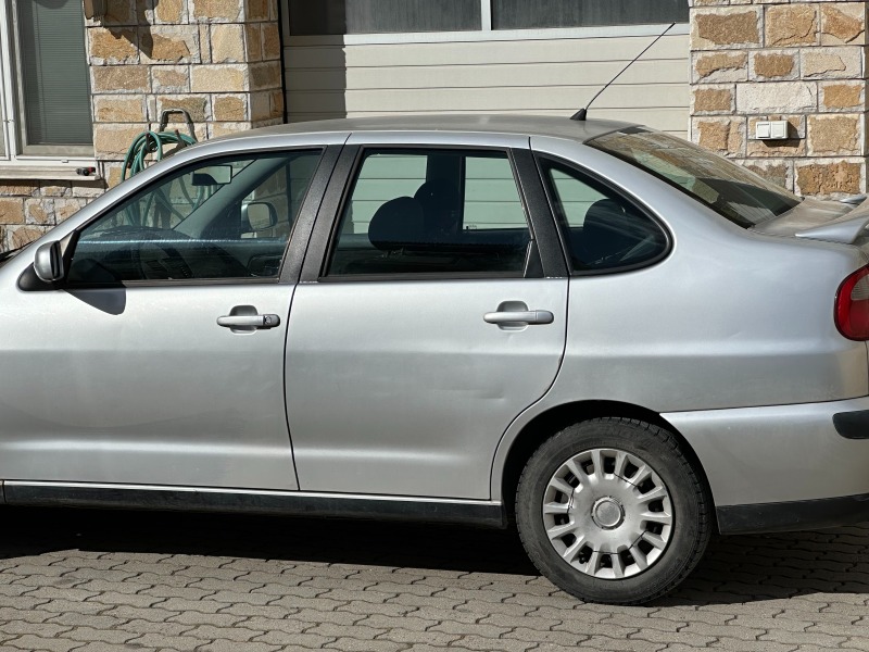 Seat Cordoba 1,4 KLIMA GAS, снимка 5 - Автомобили и джипове - 46357402