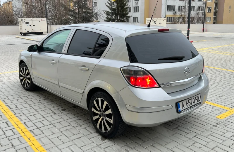 Opel Astra 1.6 Газов/Инж 2010г, снимка 5 - Автомобили и джипове - 48683882