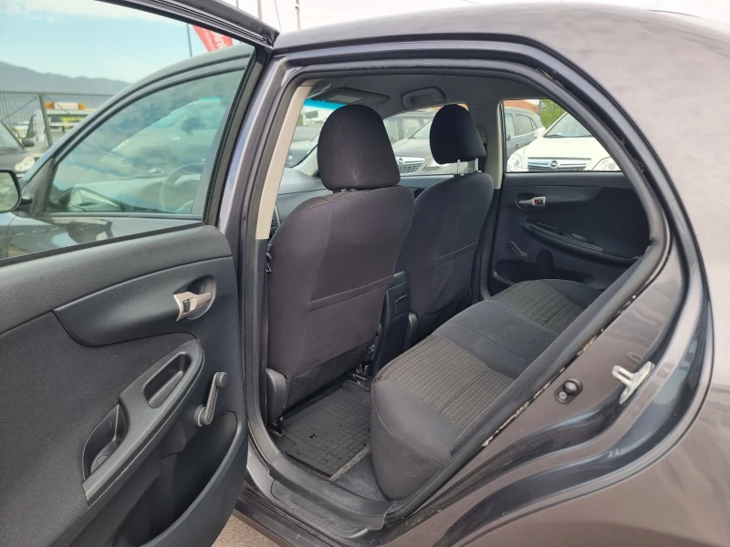 Toyota Corolla 1.4I, снимка 11 - Автомобили и джипове - 51670608