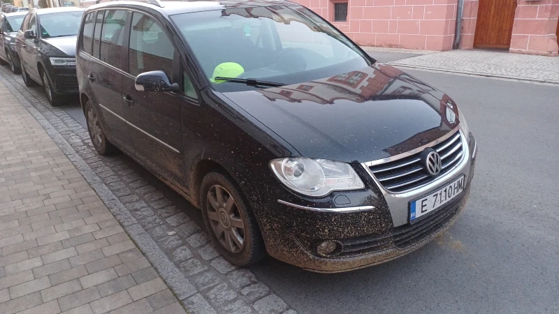 VW Touran, снимка 4 - Автомобили и джипове - 52554057