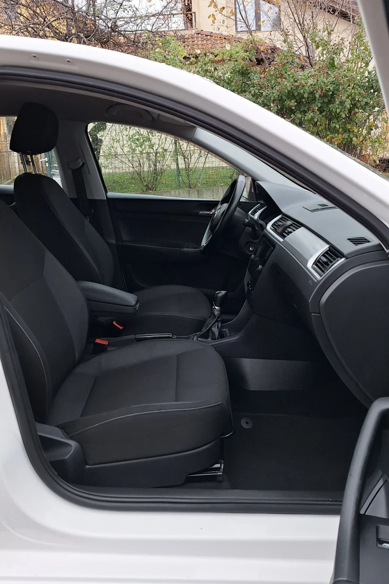 Skoda Rapid Седан 2016г. EURO6 1.6tdi 115кс , снимка 8 - Автомобили и джипове - 52598246