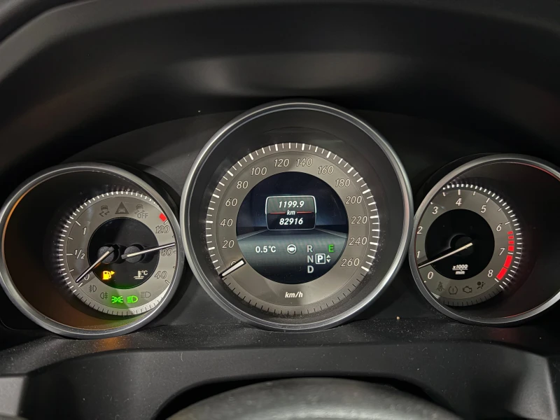 Mercedes-Benz E 500 * CARFAX * БЕЗ ПЪРВОНАЧАЛНА ВНОСКА, снимка 8 - Автомобили и джипове - 52637717