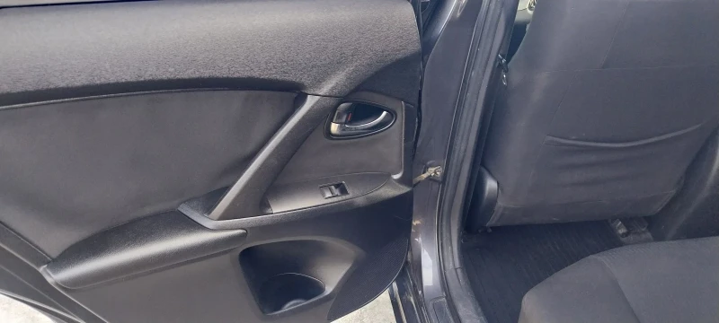 Toyota Avensis 2.0 DFD 126кс, снимка 5 - Автомобили и джипове - 52838359