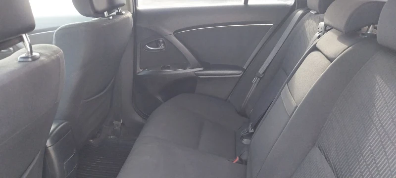 Toyota Avensis 2.0 DFD 126кс, снимка 6 - Автомобили и джипове - 52838359