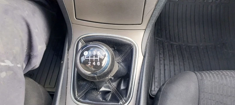 Toyota Avensis 2.0 DFD 126кс, снимка 11 - Автомобили и джипове - 52838359