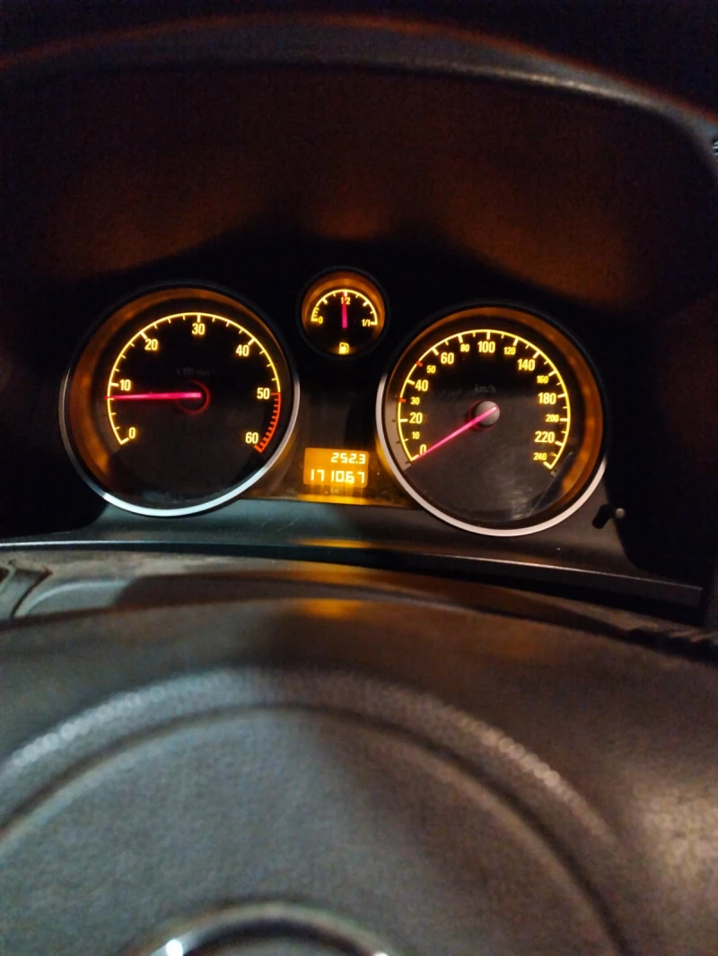 Opel Zafira 1.9, снимка 3 - Автомобили и джипове - 52857457