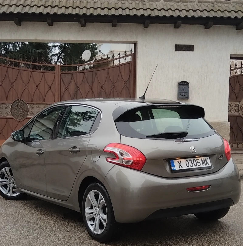 Peugeot 208 1.6HDI, NAVI, LED, снимка 6 - Автомобили и джипове - 52859162