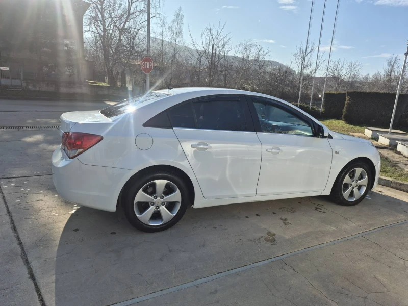 Chevrolet Cruze, снимка 2 - Автомобили и джипове - 53458817
