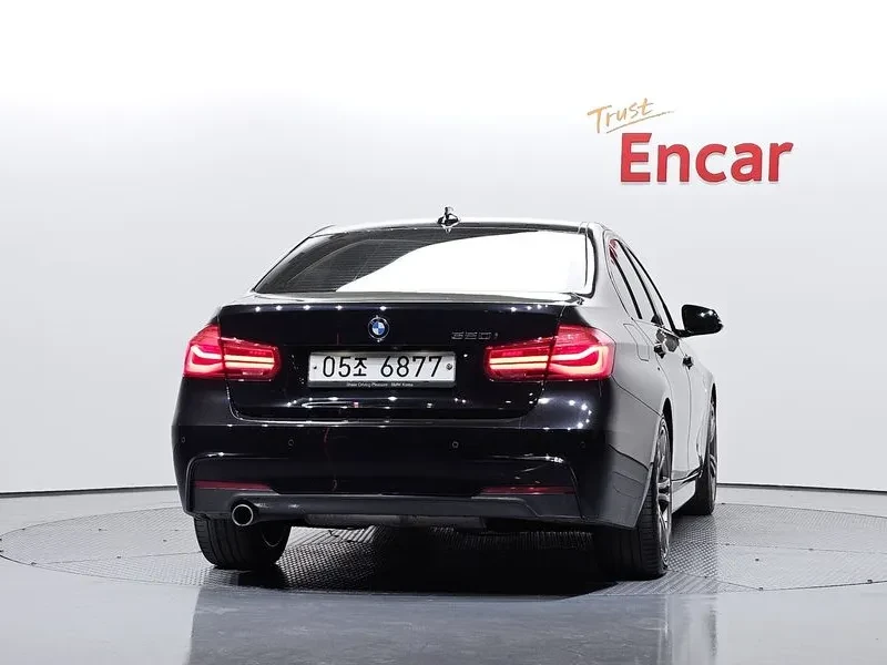 BMW 320 i, снимка 4 - Автомобили и джипове - 54592487