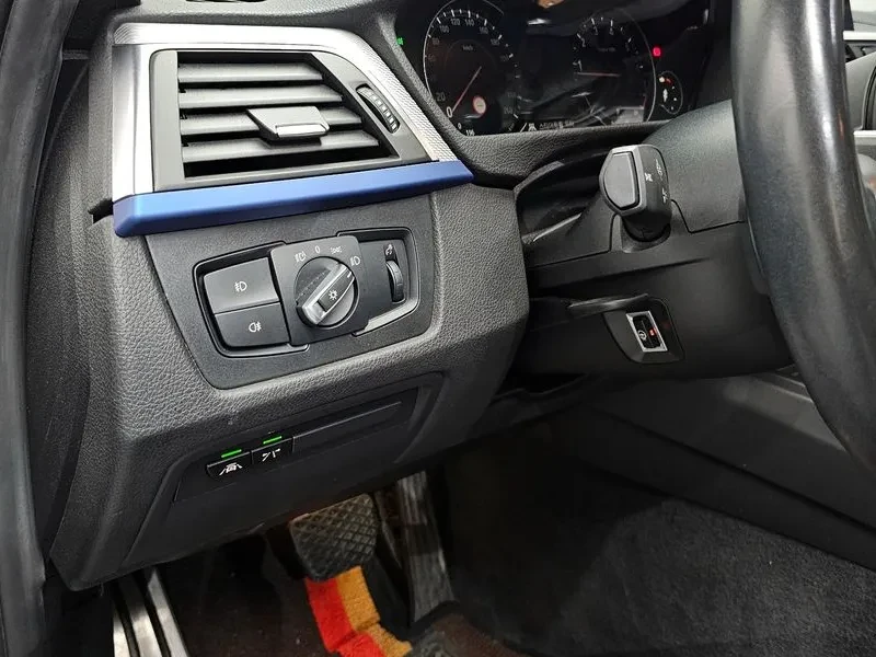 BMW 320 i, снимка 17 - Автомобили и джипове - 54592487
