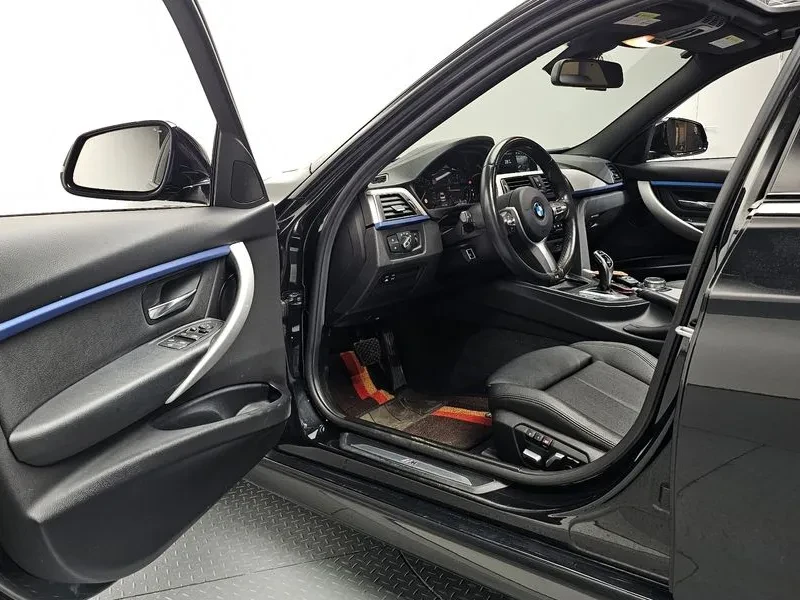 BMW 320 i, снимка 10 - Автомобили и джипове - 54592487