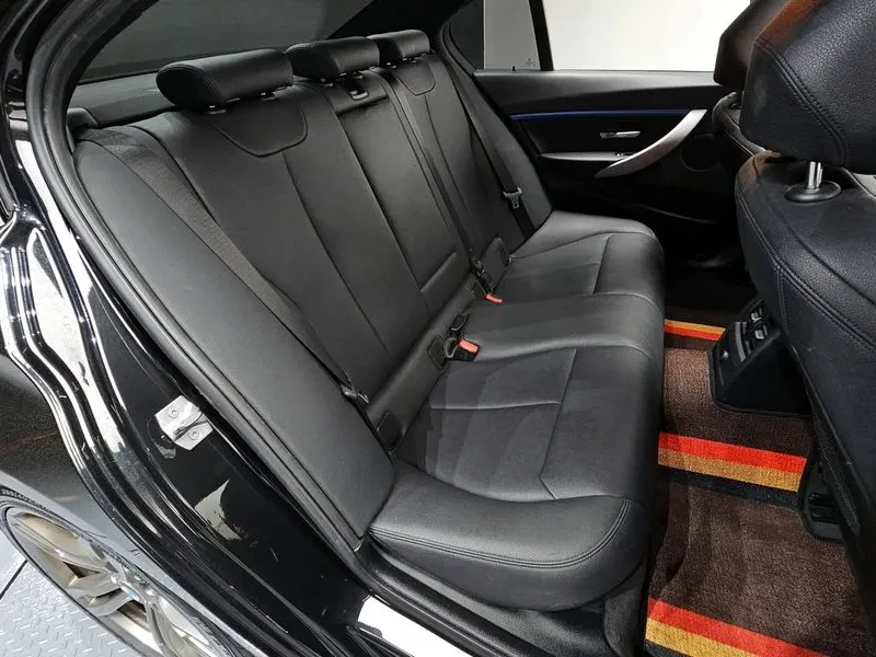 BMW 320 i, снимка 11 - Автомобили и джипове - 54592487