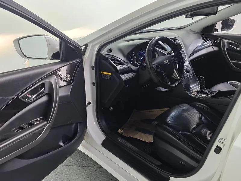Hyundai Grandeur 2.4, снимка 11 - Автомобили и джипове - 54626085