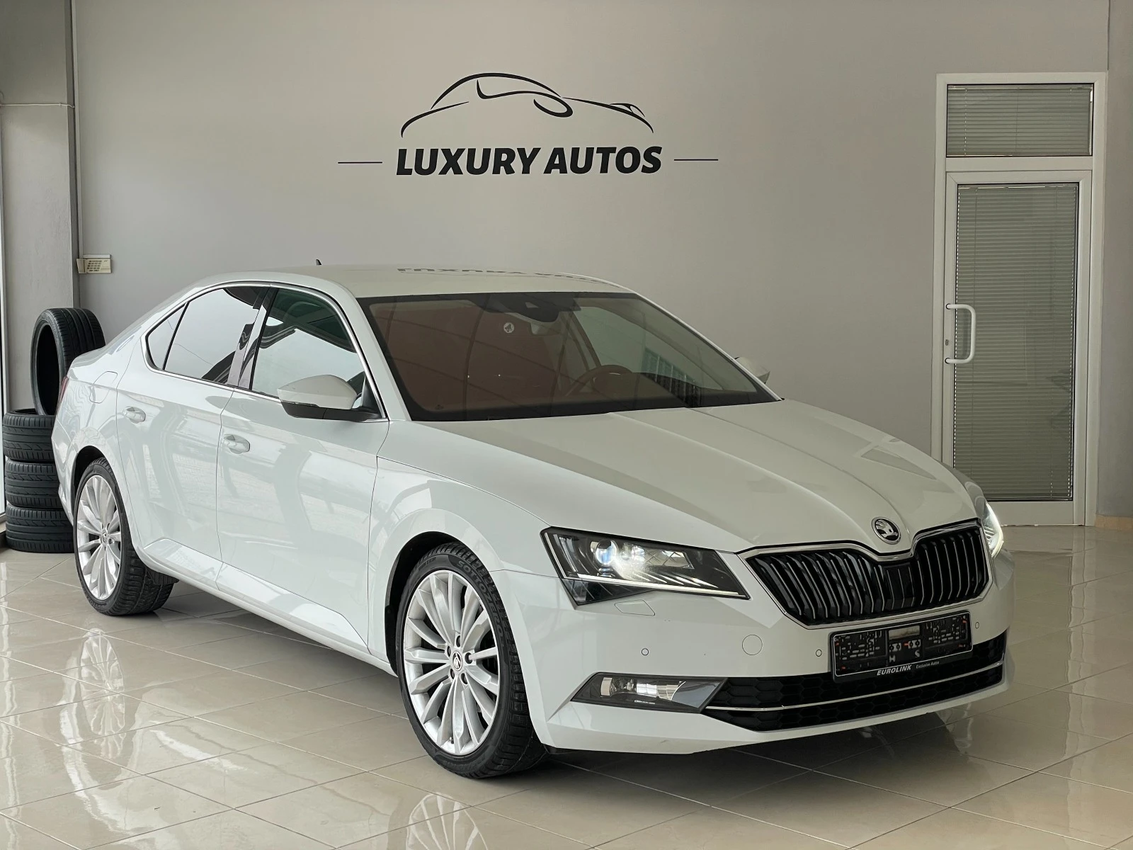 Skoda Superb НАЛИЧЕН* 2.0TDI* DSG* Alkantra* 19Zoll* CANTON* DC - изображение 2