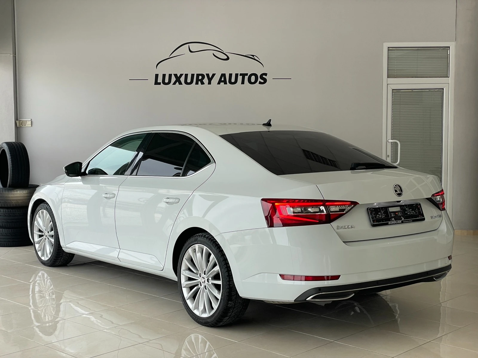 Skoda Superb НАЛИЧЕН* 2.0TDI* DSG* Alkantra* 19Zoll* CANTON* DC - изображение 6