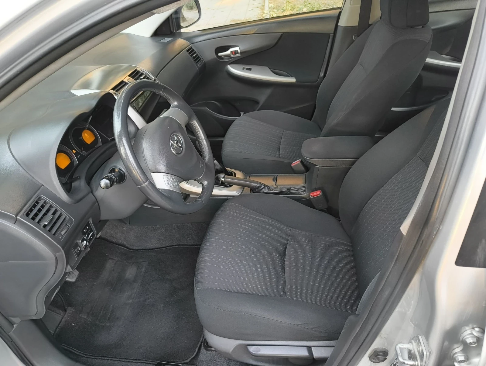 Toyota Corolla 1, 6 16VVTI, 132кс, 6MT - изображение 5