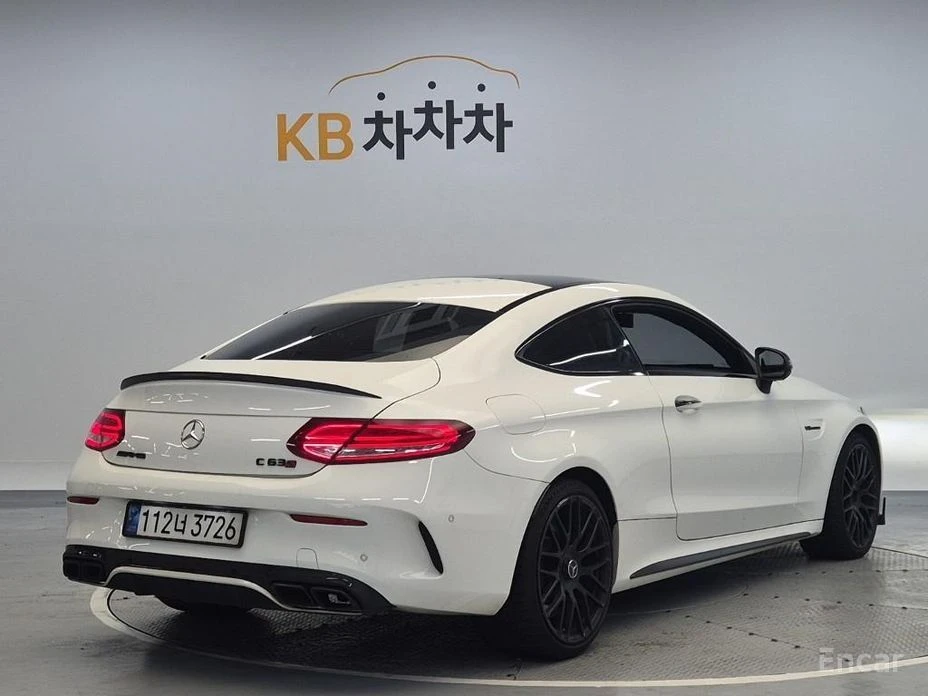 Mercedes-Benz C 63 AMG  - изображение 3