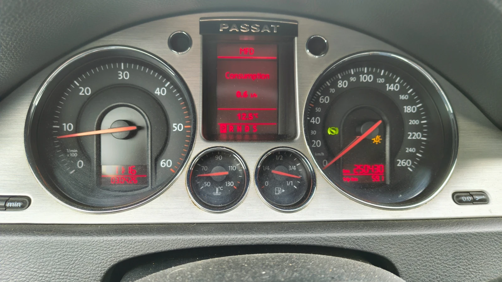 VW Passat, снимка 5 - Автомобили и джипове - 54060057