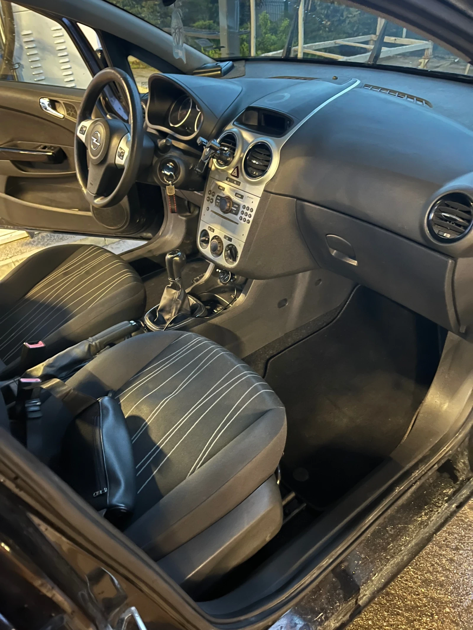 Opel Corsa 1.2, снимка 10 - Автомобили и джипове - 54170430