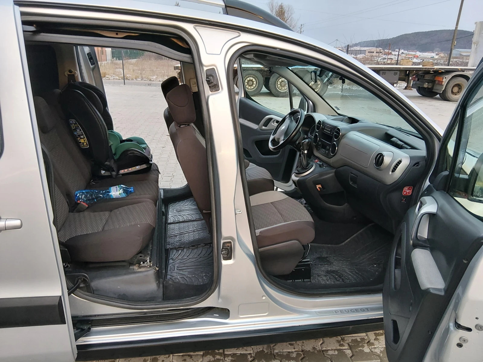 Peugeot Partner Teepe, снимка 13 - Автомобили и джипове - 54177212