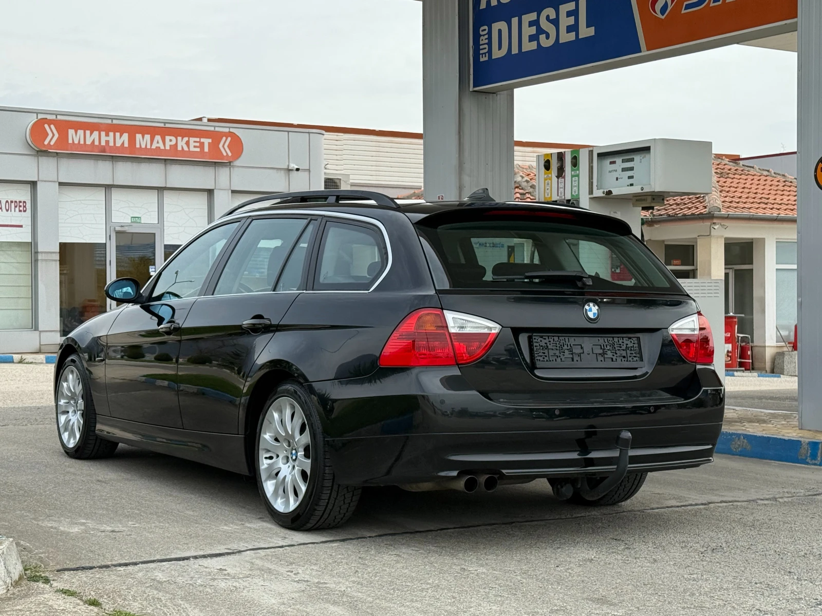 BMW 330 Pano/Hi-Fi/Задно, снимка 7 - Автомобили и джипове - 54189829