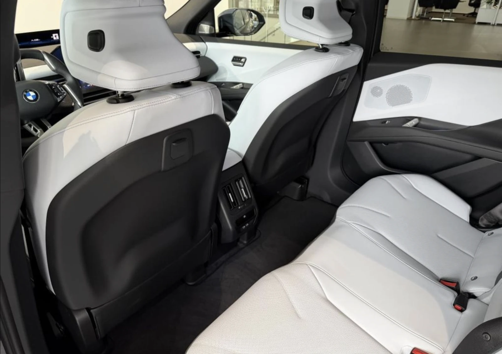 BMW iX3 50 xDrive M Sport Наличен за доставка/360/Пано/HK, снимка 5 - Автомобили и джипове - 54645622