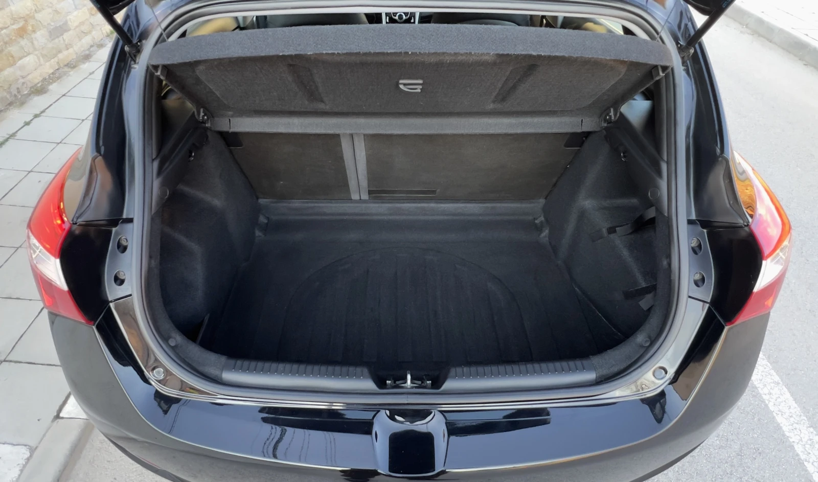 Hyundai I30 1.4i 2013г, снимка 16 - Автомобили и джипове - 54831974