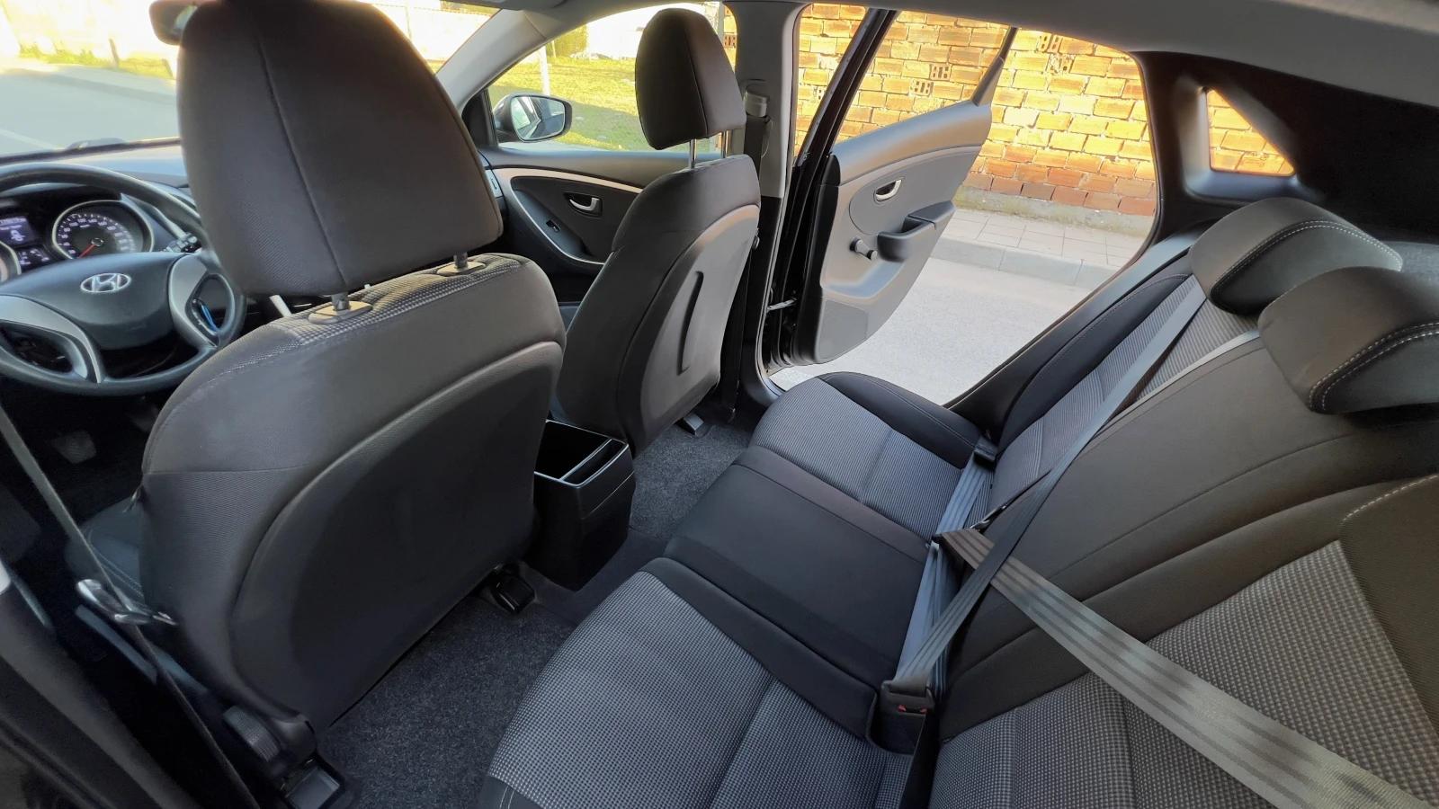Hyundai I30 1.4i 2013г, снимка 12 - Автомобили и джипове - 54831974