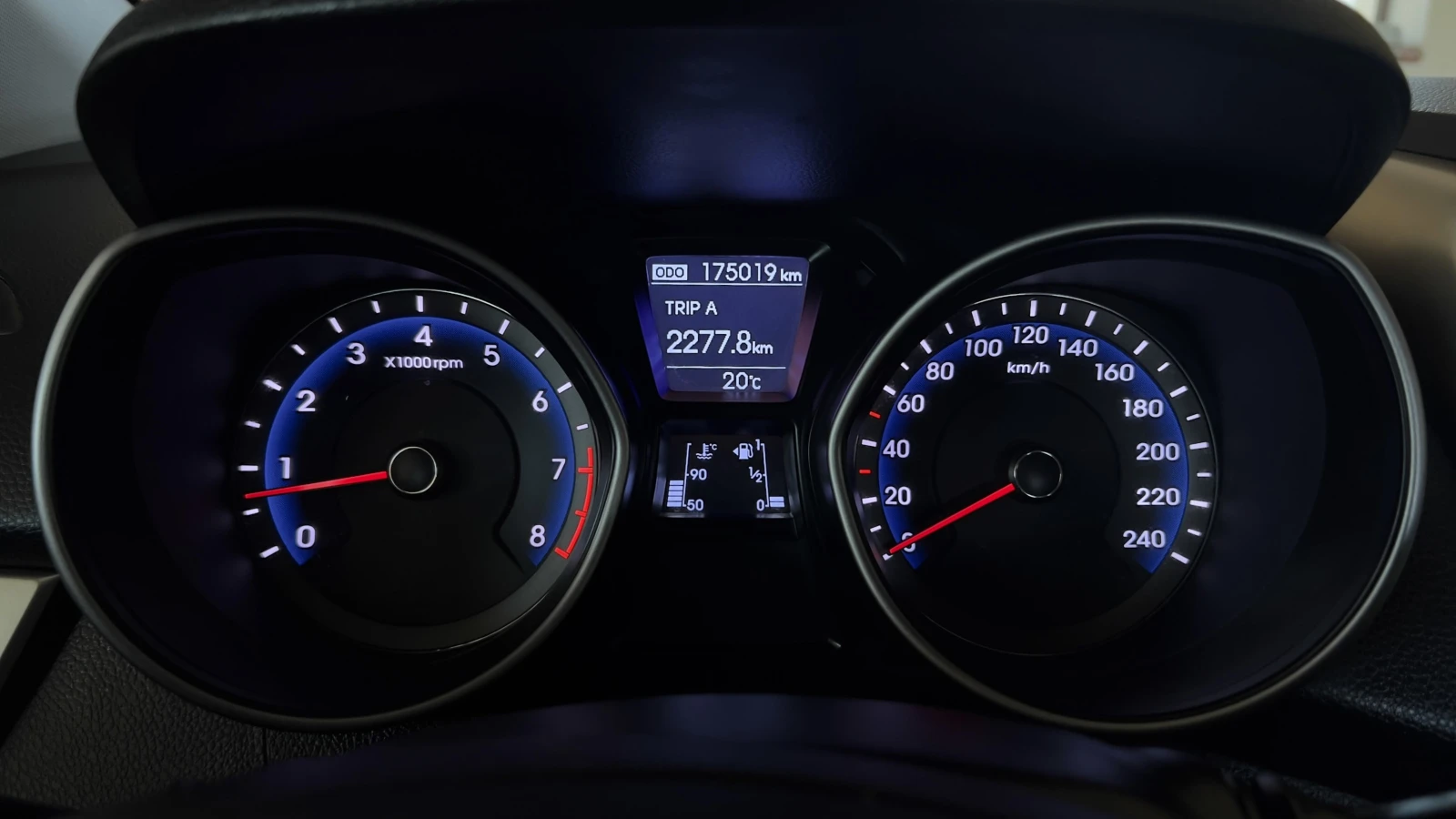 Hyundai I30 1.4i 2013г, снимка 13 - Автомобили и джипове - 54831974
