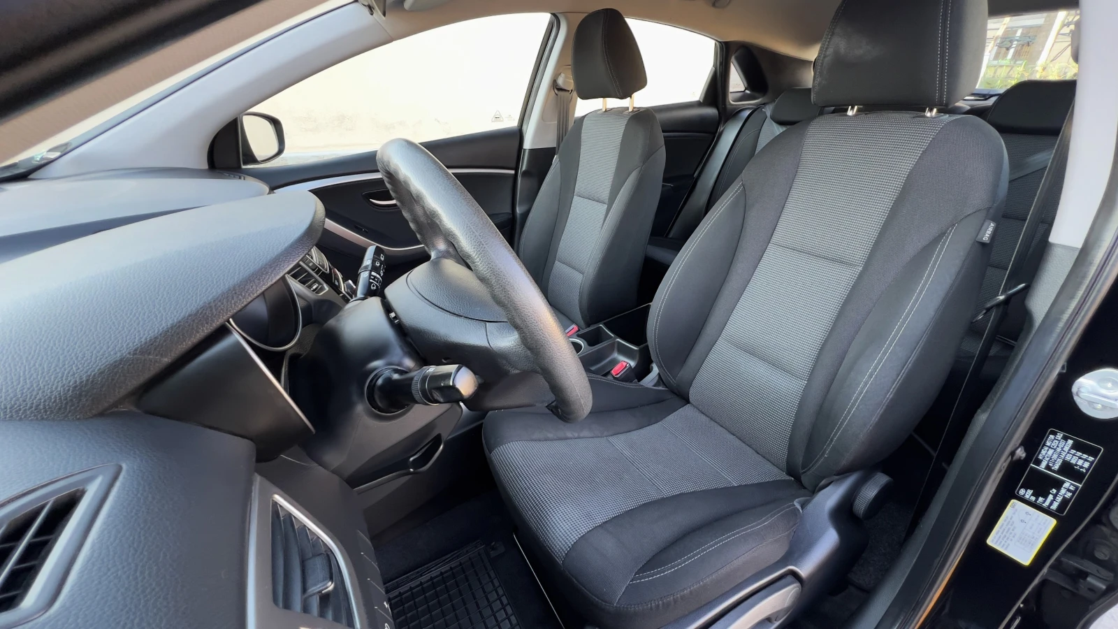 Hyundai I30 1.4i 2013г, снимка 6 - Автомобили и джипове - 54831974
