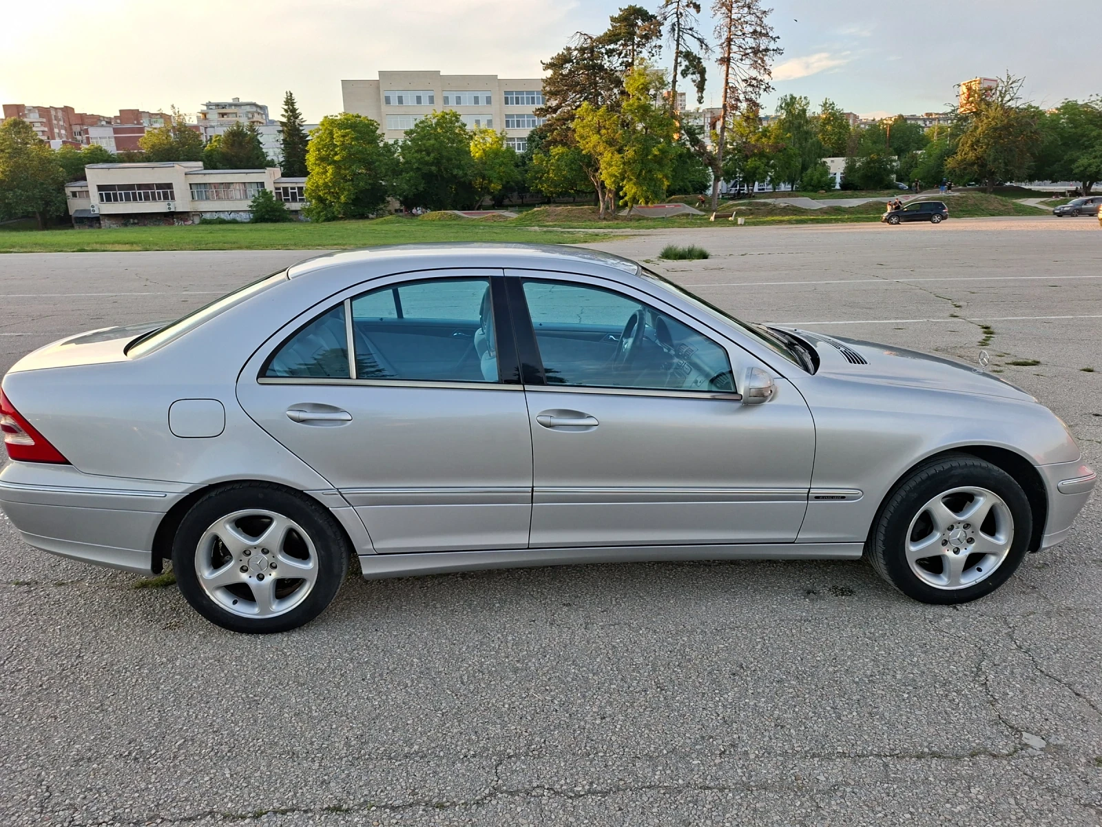 Mercedes-Benz C 180 Compresor, снимка 5 - Автомобили и джипове - 55015613