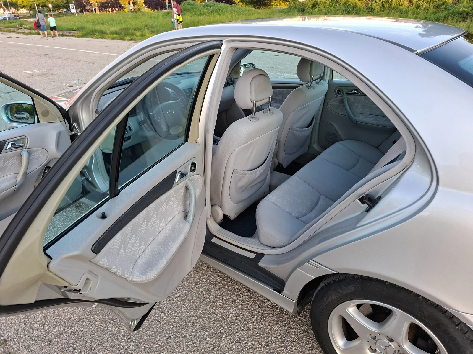 Mercedes-Benz C 180 Compresor, снимка 12 - Автомобили и джипове - 55015613