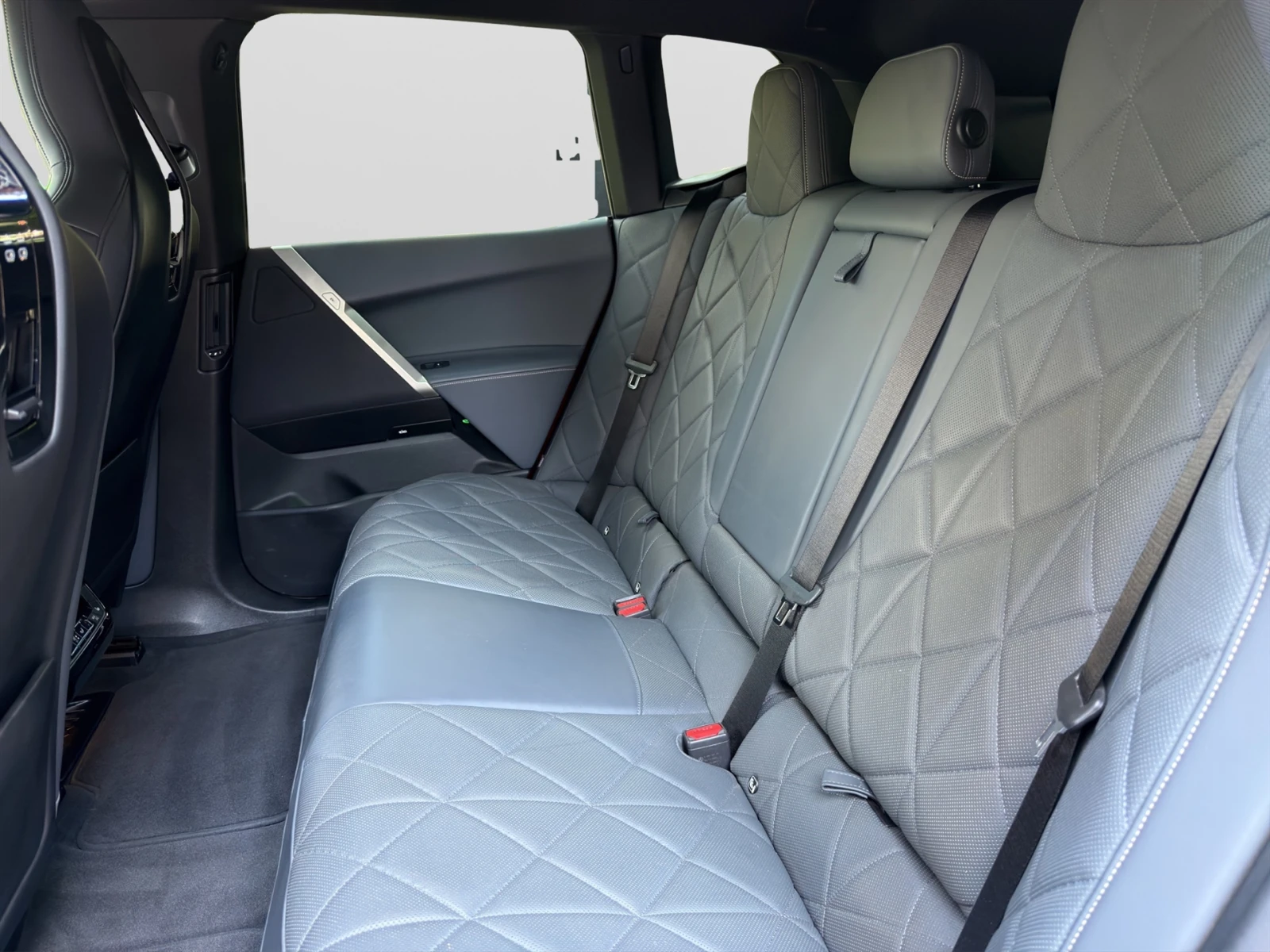 BMW iX xDrive40, снимка 11 - Автомобили и джипове - 55374947