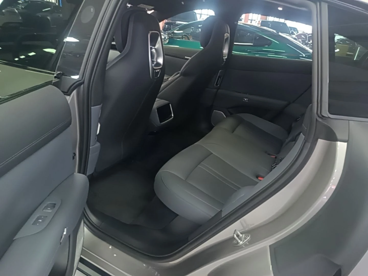 Xiaomi YU7 AWD Pro Version 96.3 kWh | Mobile.bg � ����������� 13