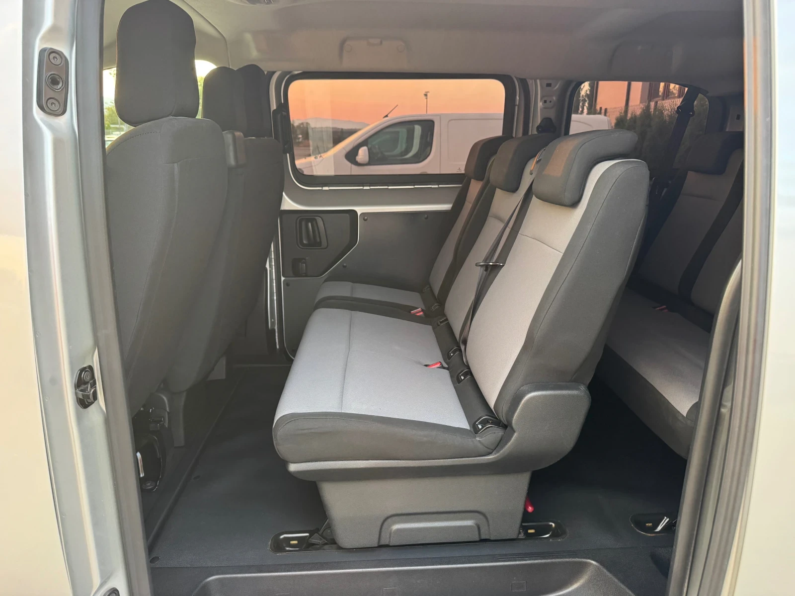 Peugeot Expert 1.6HDI 9-МЕСТА, снимка 15 - Автомобили и джипове - 55628139