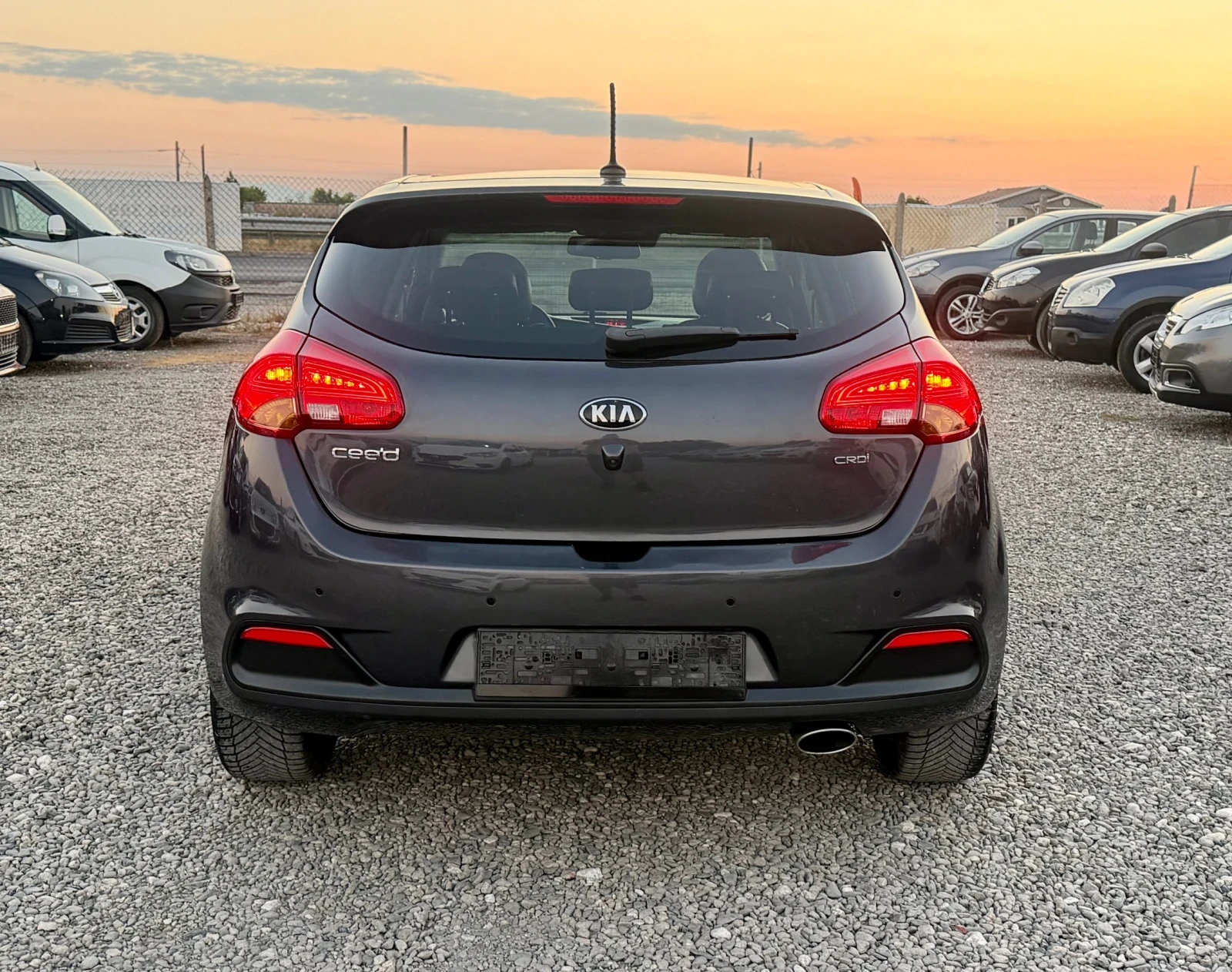 Kia Ceed 1.6 CRDI * АВТОМАТ* НАВИГАЦИЯ* ПАНОРАМА* , снимка 5 - Автомобили и джипове - 55657462